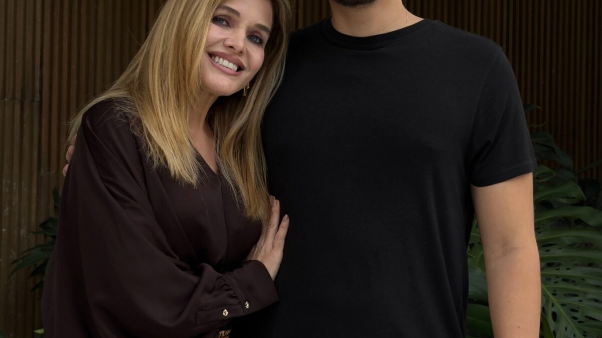 Andréa Mota compartilha foto com filho e fãs comentam: 'a cara do pai'