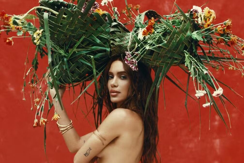 Anitta exibe marcas indígenas em "Equilibrivm" no Dia Internacional dos Povos Indígenas