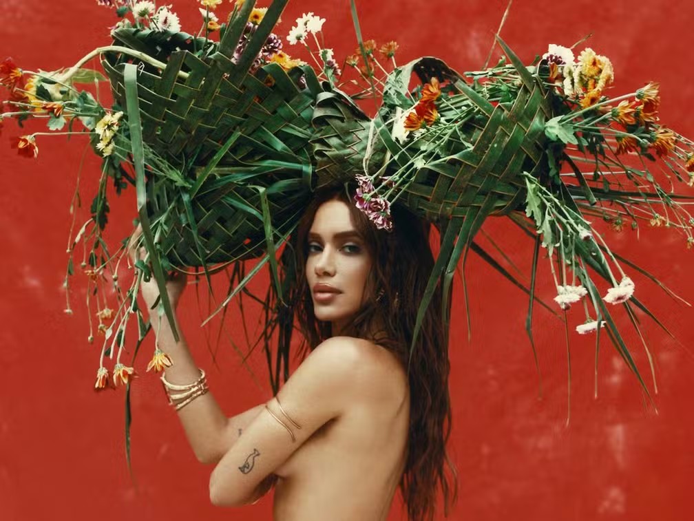 Anitta exibe marcas indígenas em "Equilibrivm" no Dia Internacional dos Povos Indígenas