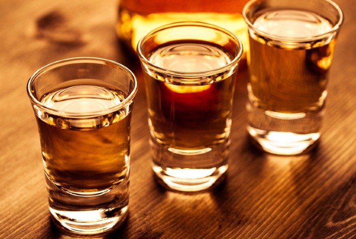 Anuário da Cachaça 2026 aponta 1,5 mil produtores e crescimento da produção no Brasil