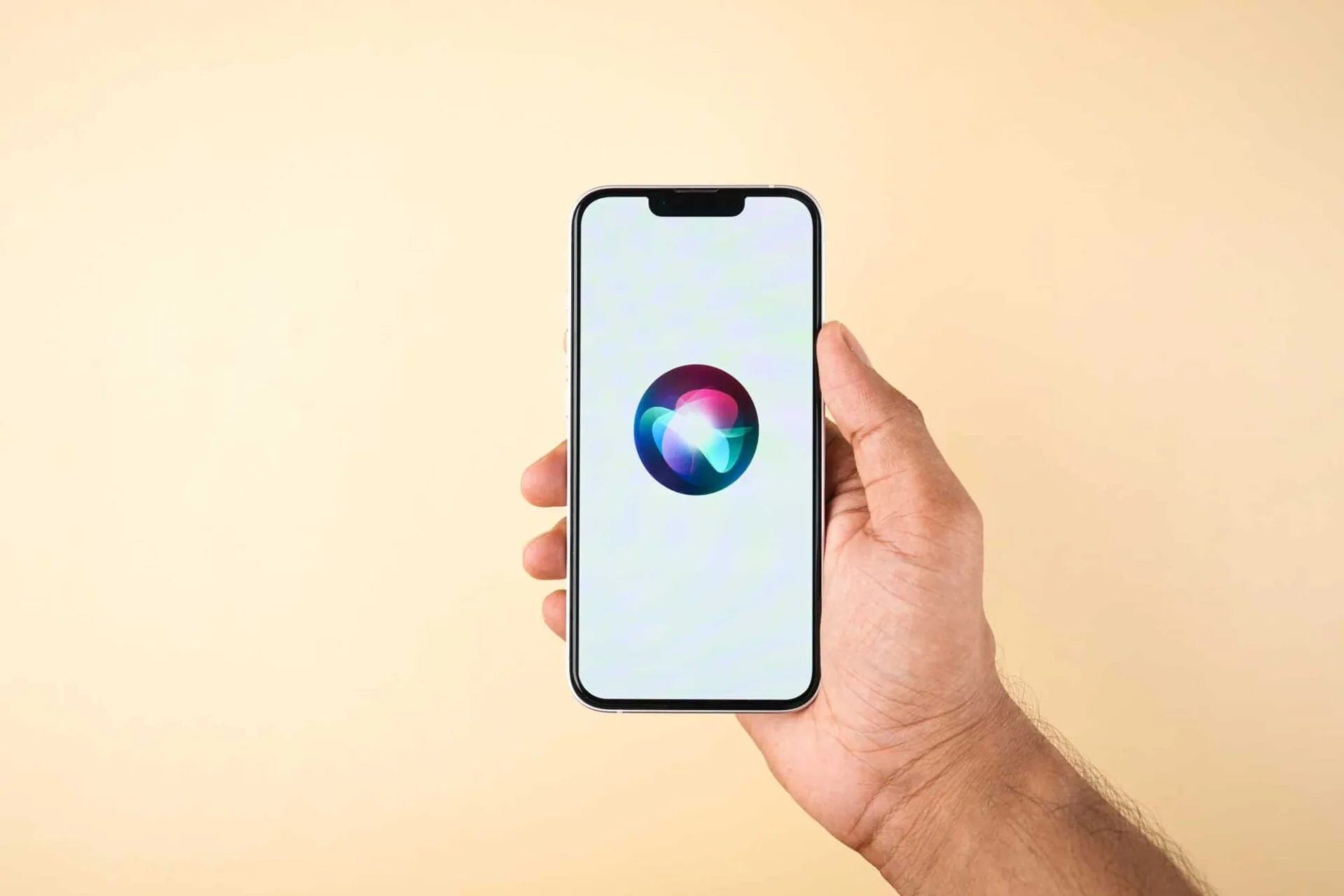 Apple negocia com publishers para incluir notícias na Siri com IA