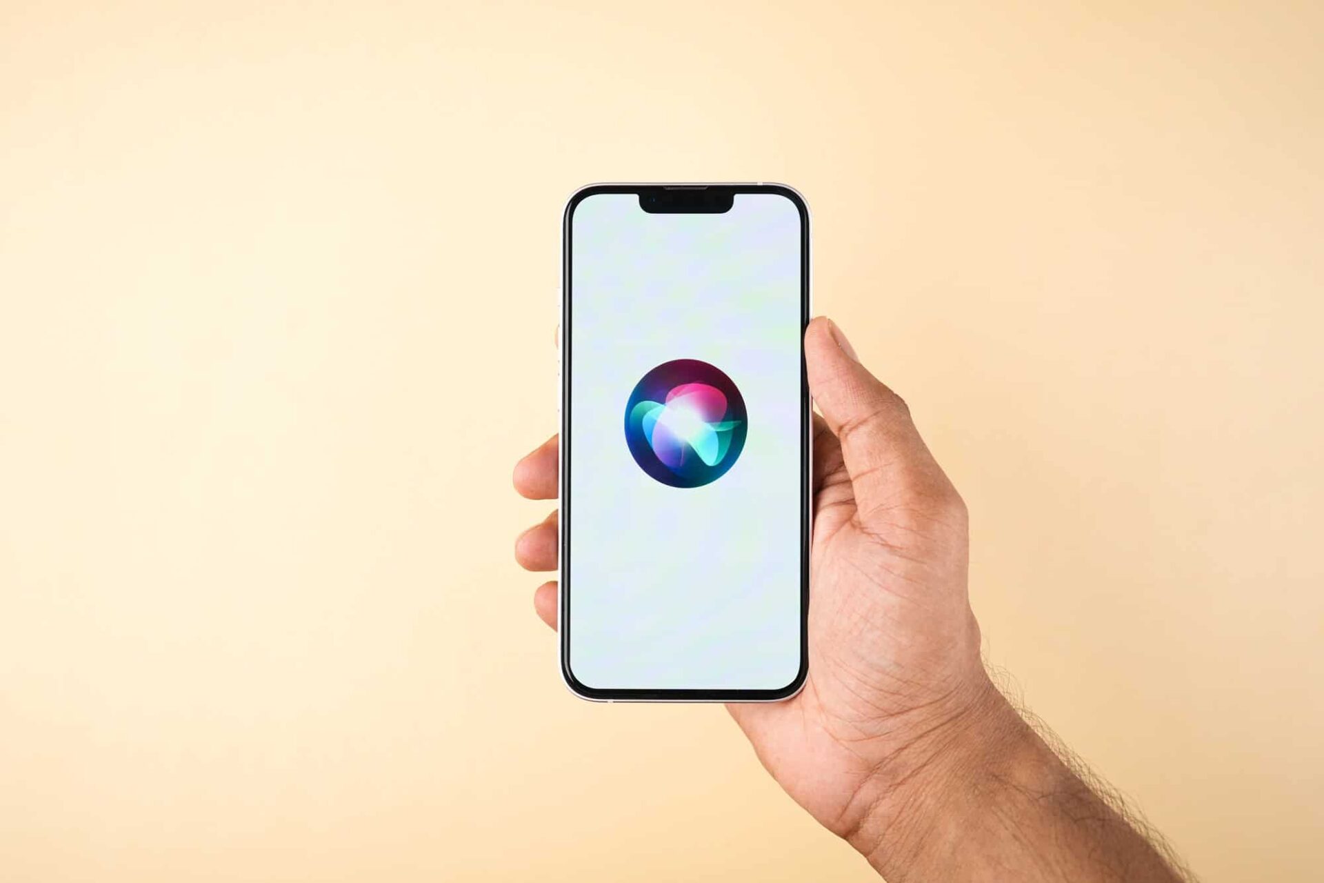 Apple negocia com publishers para incluir notícias na Siri com IA