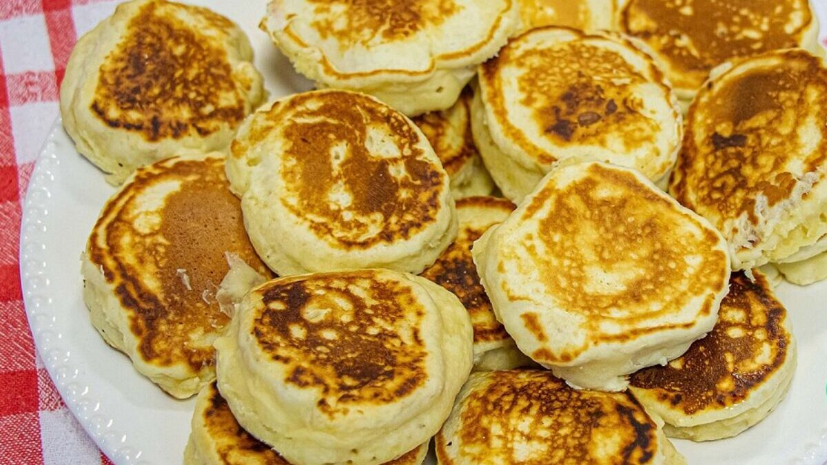 Aprenda a fazer bolinho tareco de frigideira: receita fácil e econômica!
