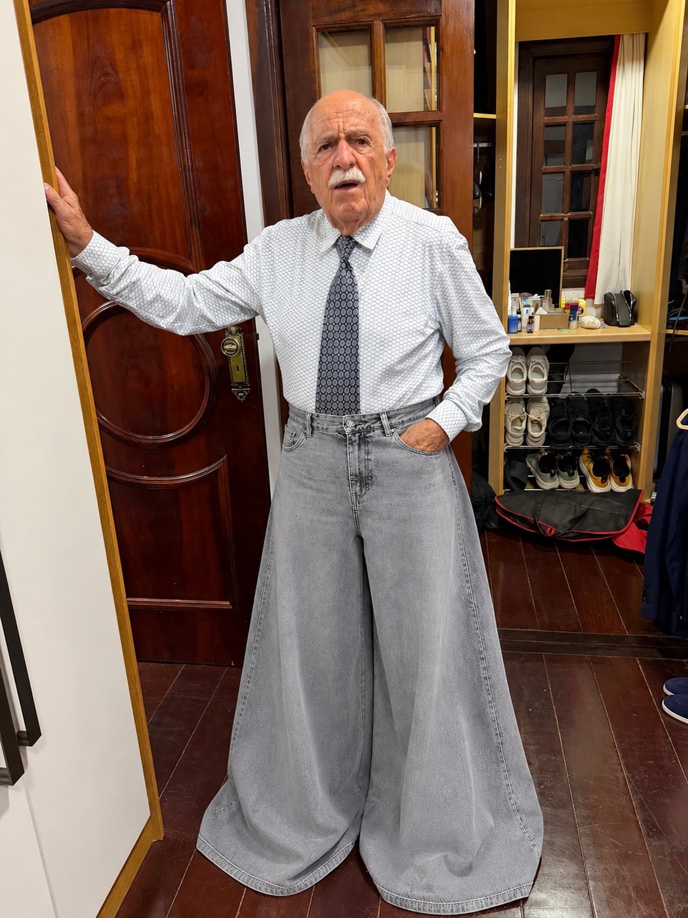 Ary Fontoura diverte seguidores ao posar com look exótico no sábado (15)