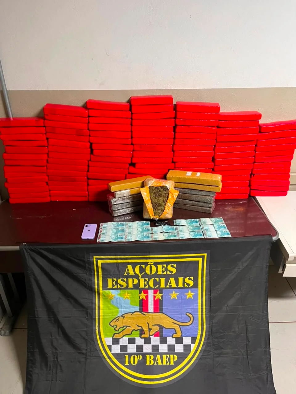 BAEP apreende 100 kg de maconha em Piracicaba e prende motorista na SP-304