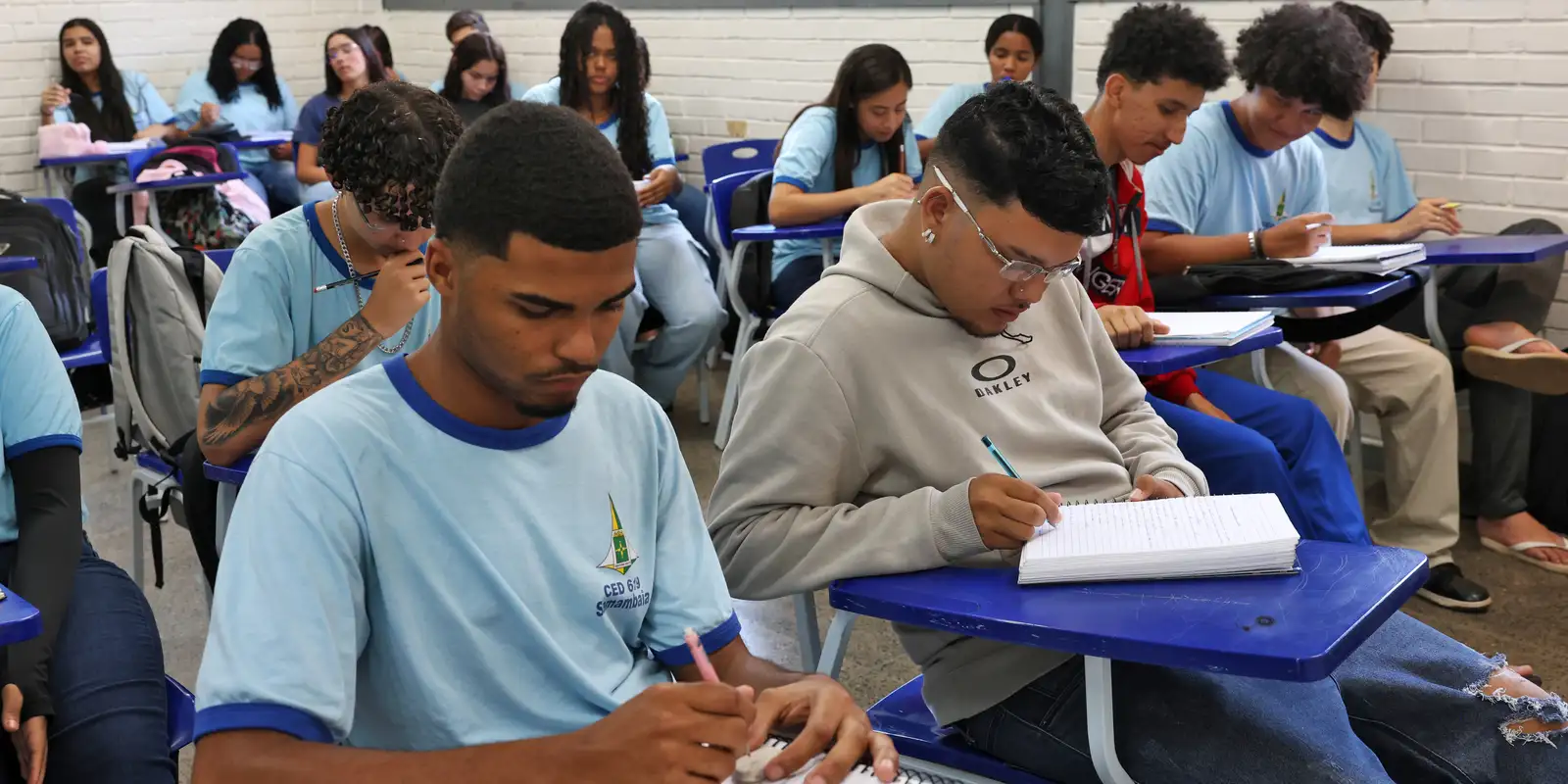 Beneficiários do Pé-de-Meia nascidos em setembro e outubro recebem R$ 200 hoje