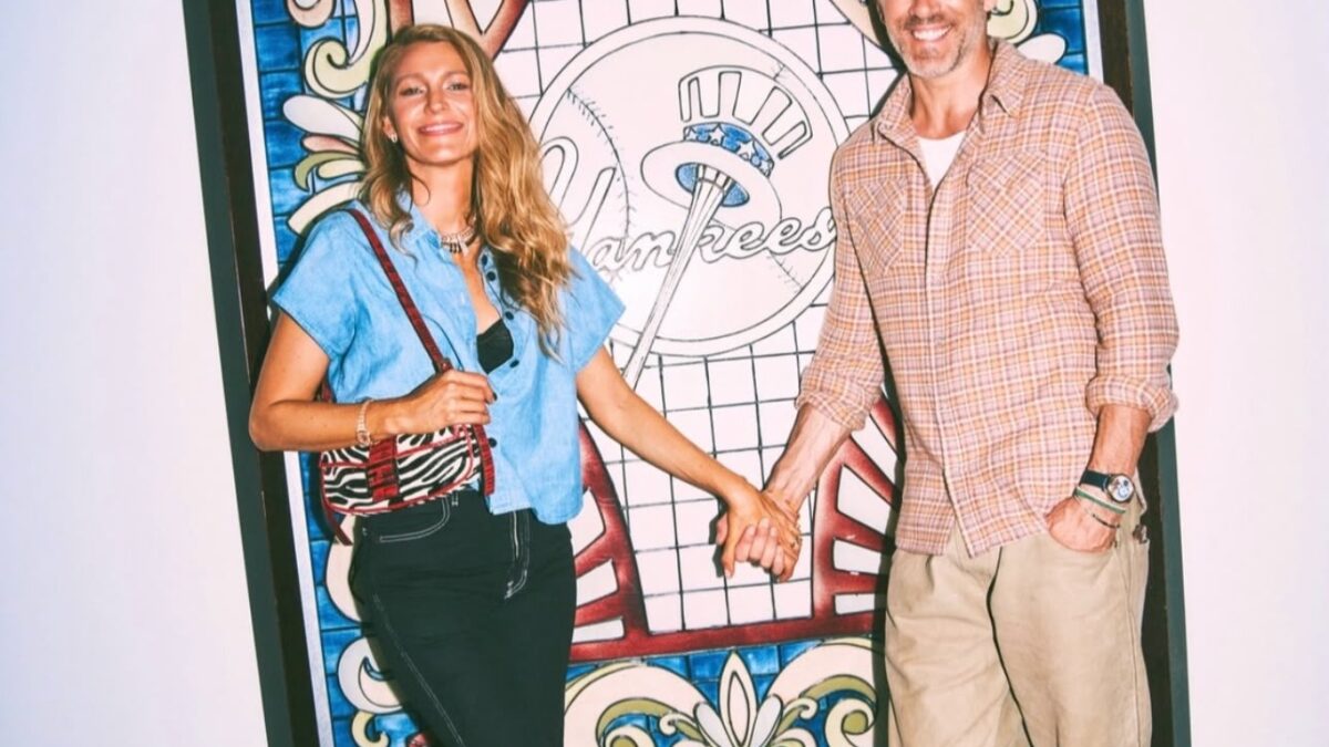 Blake Lively compartilha momentos em família com Ryan Reynolds em jogo do Liverpool FC