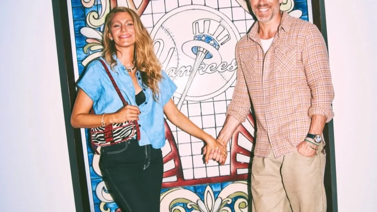 Blake Lively compartilha momentos em família com Ryan Reynolds em jogo do Liverpool FC
