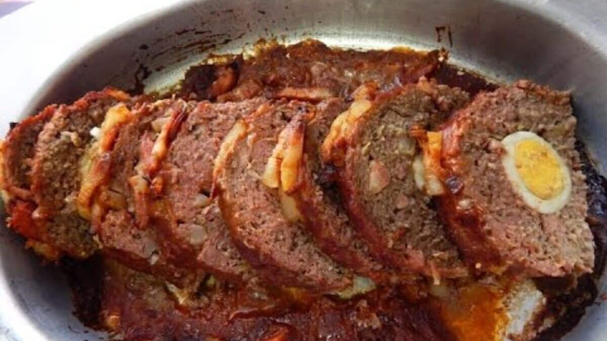 Bolo de carne com ovo recheado é a receita perfeita para o Dia dos Pais