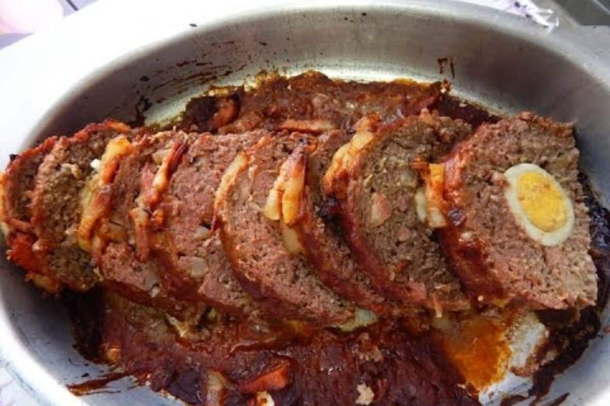 Bolo de carne com ovo recheado é a receita perfeita para o Dia dos Pais