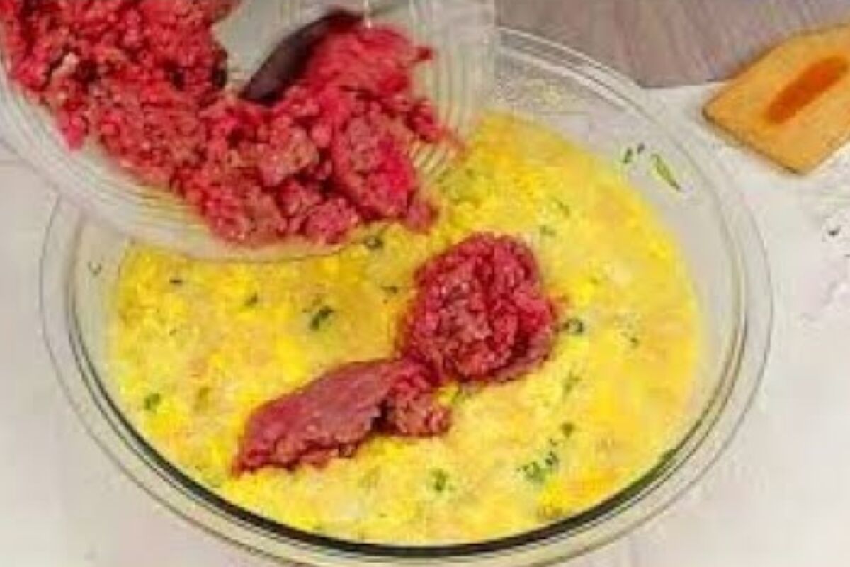 Bolo de carne moída recheado com queijo e presunto é a receita perfeita para qualquer ocasião