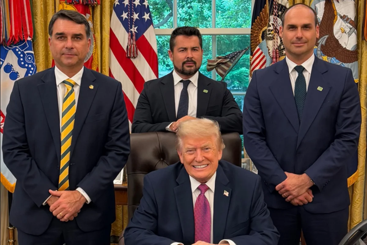 Brasileiros responsabilizam família Bolsonaro por tarifas de Trump, aponta pesquisa Atlas/Bloomberg