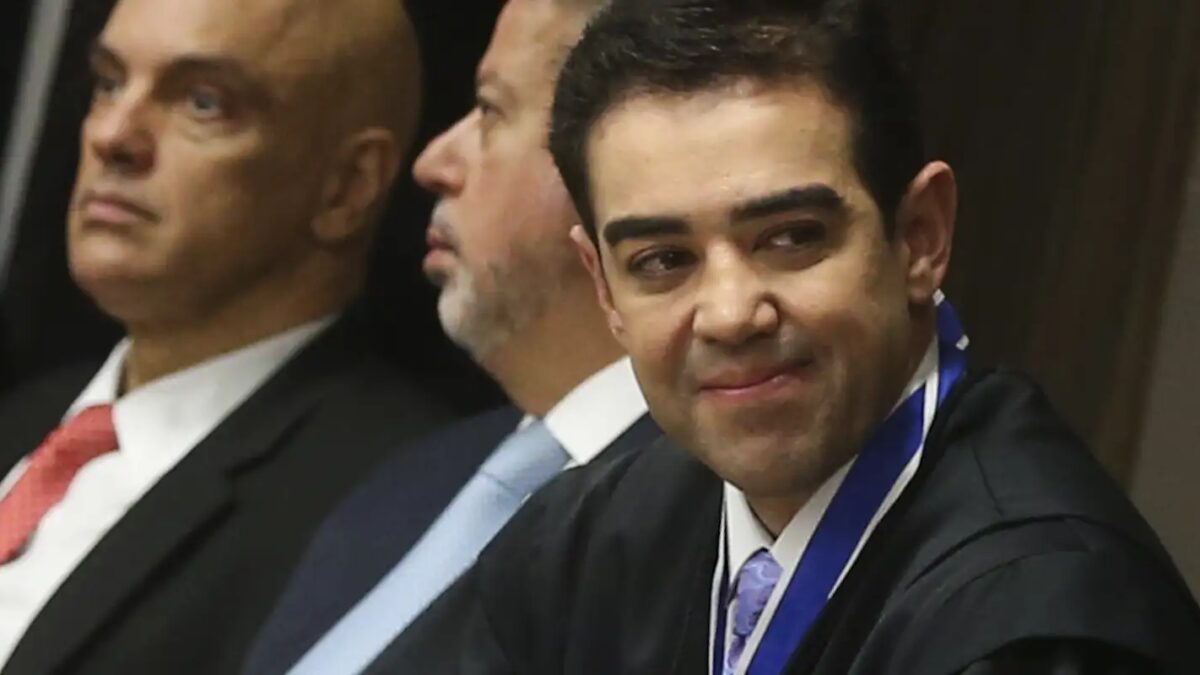 Bruno Dantas renuncia ao cargo de ministro do TCU para se dedicar à iniciativa privada