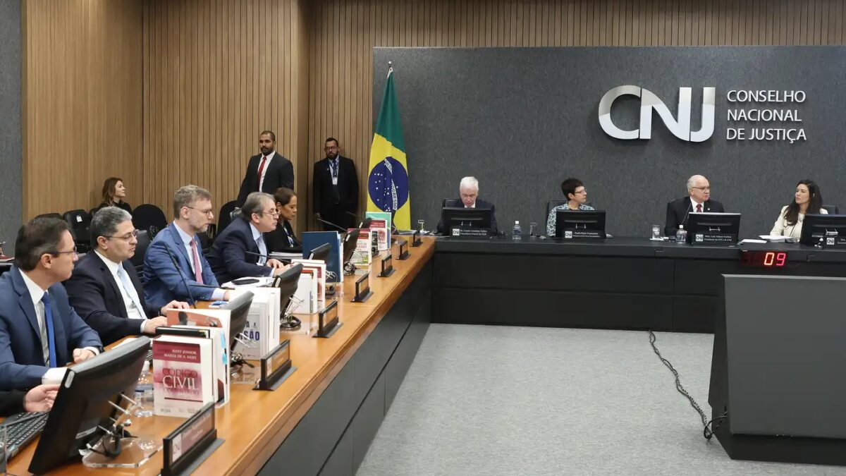 CNJ afasta juíza Gabriela Hardt da Lava Jato por dois anos após polêmica com acordo