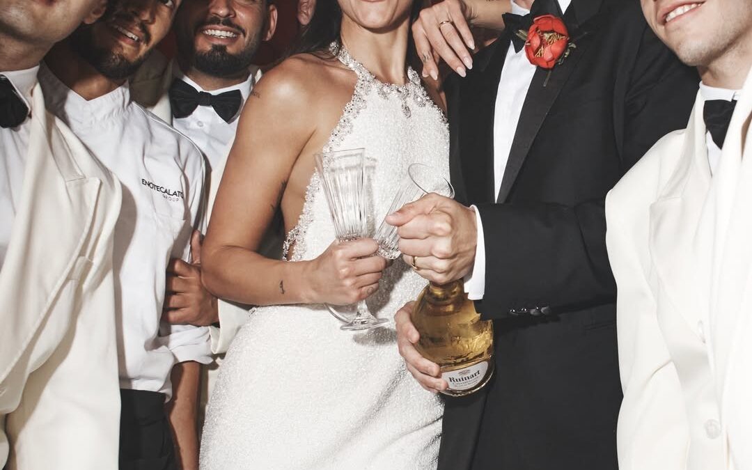 Callum Turner revela que casamento com Dua Lipa foi "o dia mais bonito da vida"