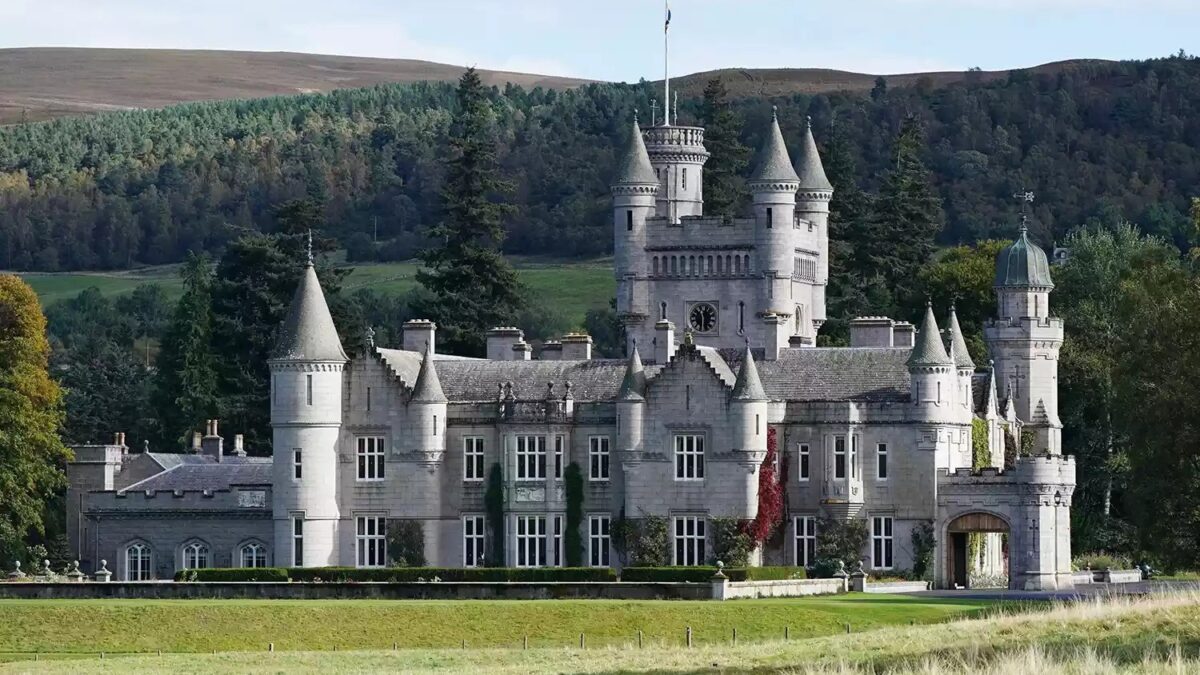 Castelo de Balmoral fecha para visitas e inicia verão da Família Real britânica