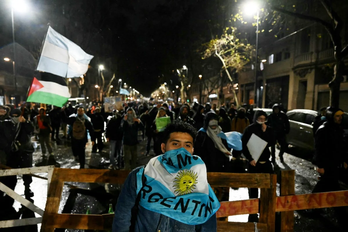 Confronto em protesto contra projeto de lei sobre propriedade privada na Argentina