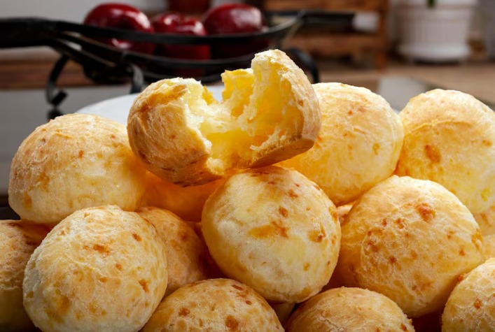 Consumo de pão de queijo supera 25 mil toneladas mensais e mercado inova com opções saudáveis