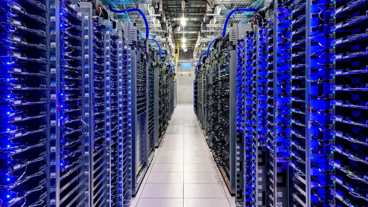 Data Center World Brasil 2026 discute expansão da infraestrutura digital em SP