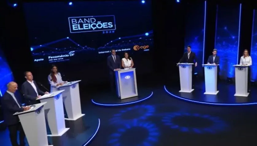 Debate em Brasília destaca crise no BRB e troca de acusações entre candidatos