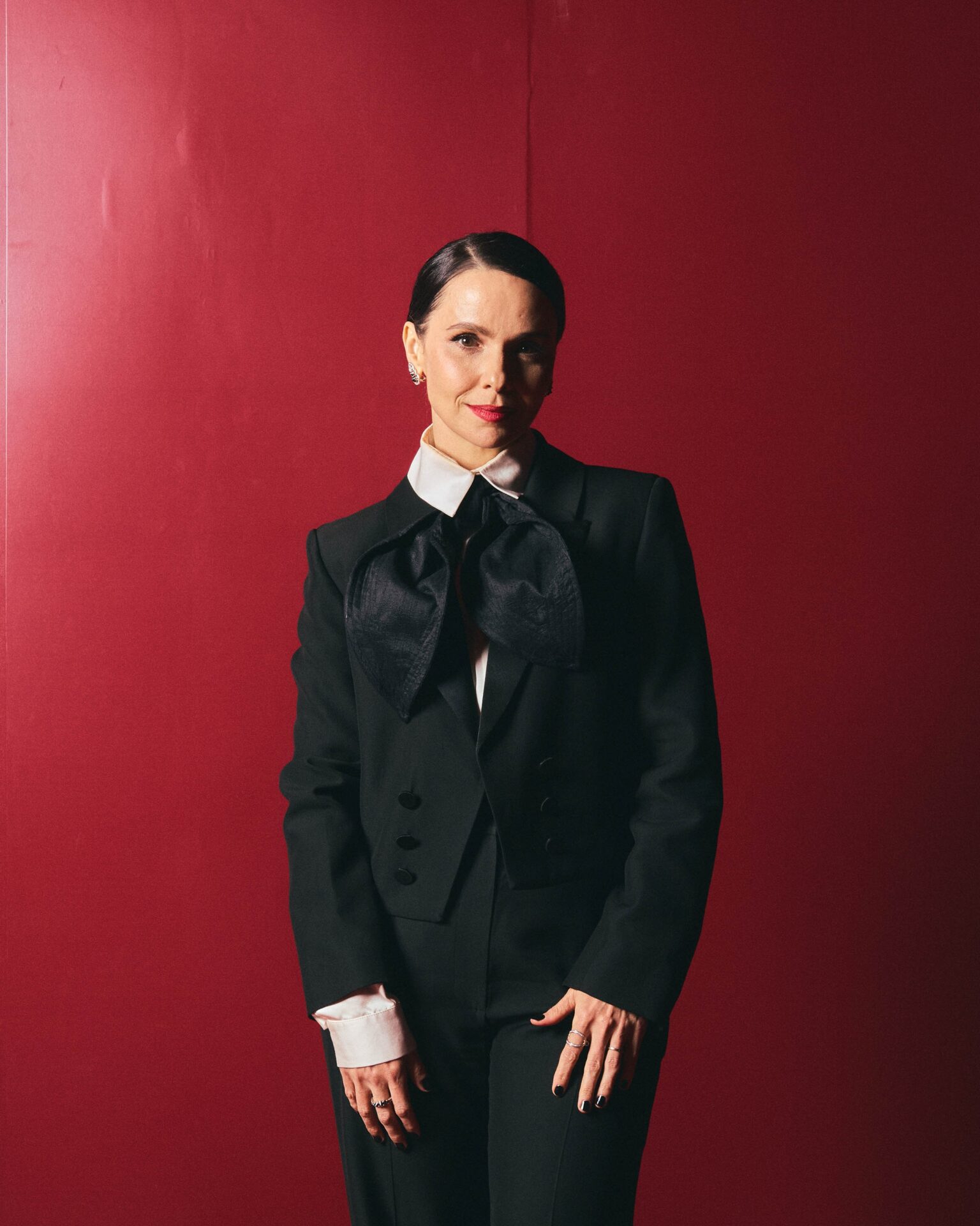 Débora Falabella revela abusos naturalizados em entrevista e destaca a luta contra a violência feminina.
