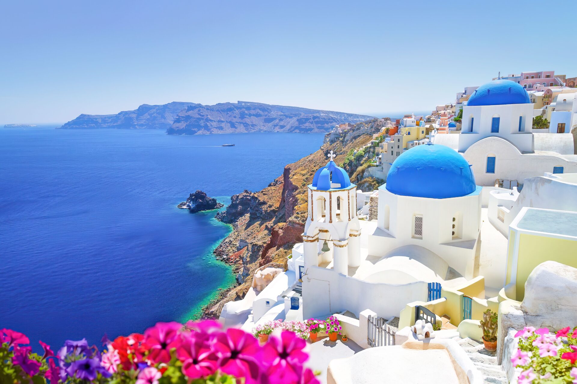 Descubra o Egeu: roteiro imperdível pelas ilhas Mykonos, Santorini, Paros, Naxos e Milos.
