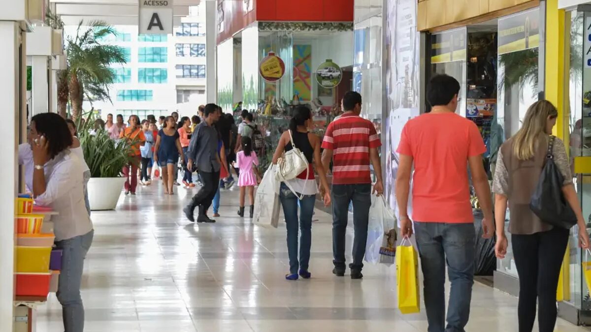 Dia dos Pais deve gerar R$ 8,52 bilhões no varejo brasileiro em 2026, aponta CNC