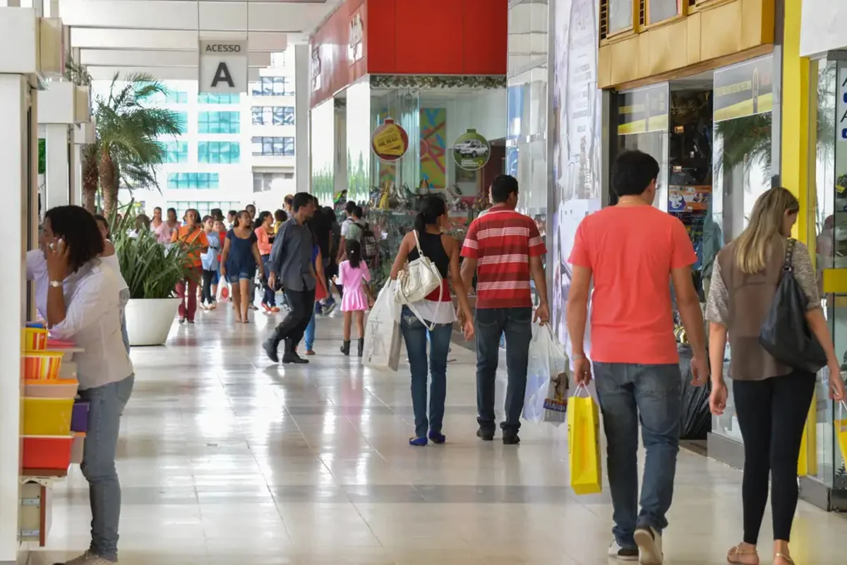Dia dos Pais deve gerar R$ 8,52 bilhões no varejo brasileiro em 2026, aponta CNC