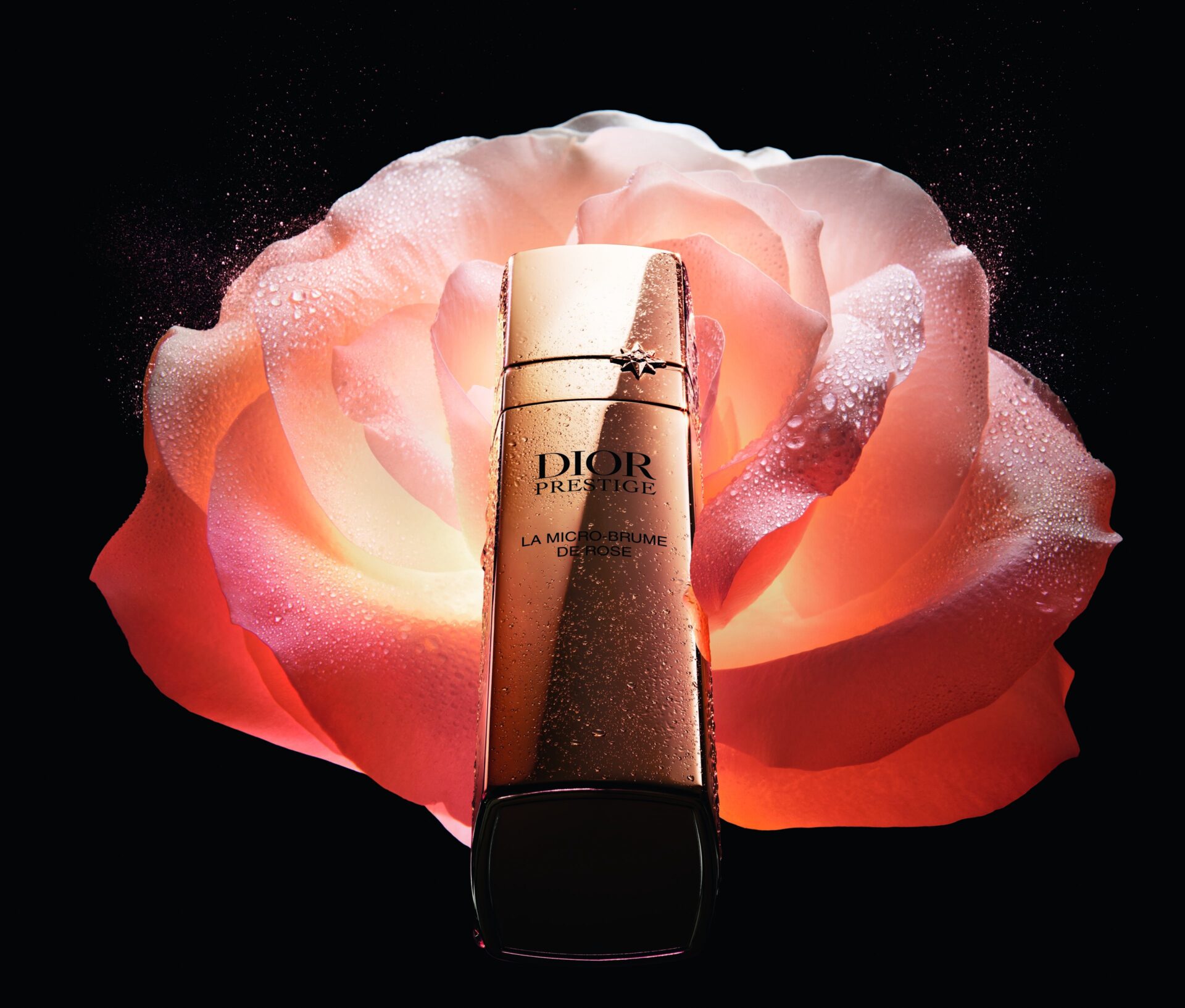 Dior lança La Micro-Brume de Rose, nova bruma de skincare com Rosa de Granville