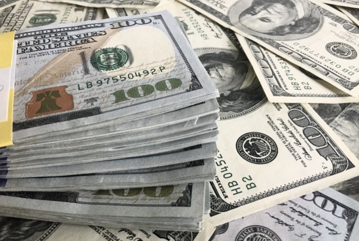 Dólar próximo da estabilidade e Ibovespa em alta; mercado atento a EUA e Oriente Médio