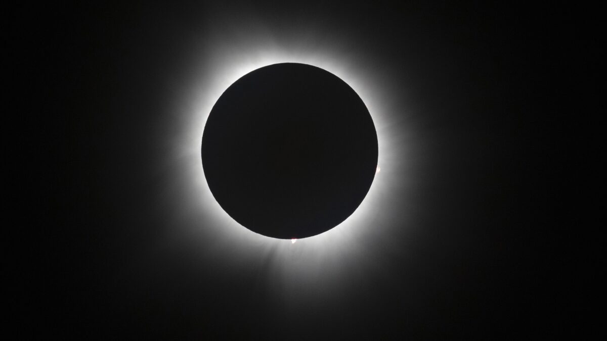 Eclipse solar total eleva preços de hotéis na Islândia e na Espanha acima de 140%
