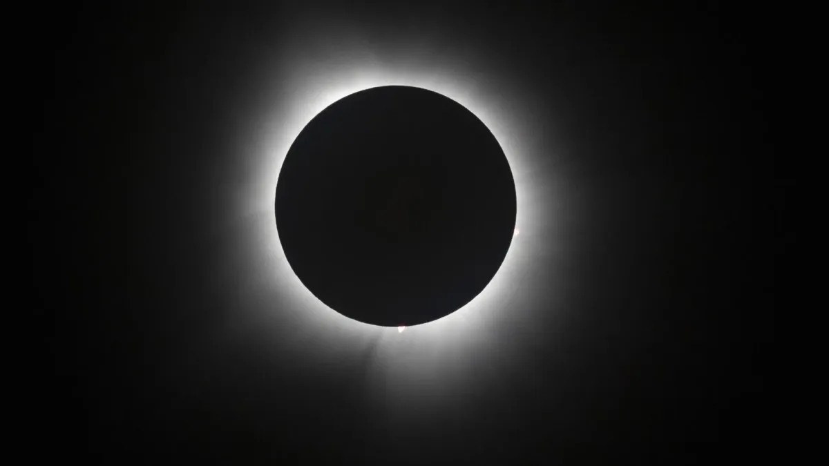 Eclipse solar total eleva preços de hotéis na Islândia e na Espanha acima de 140%