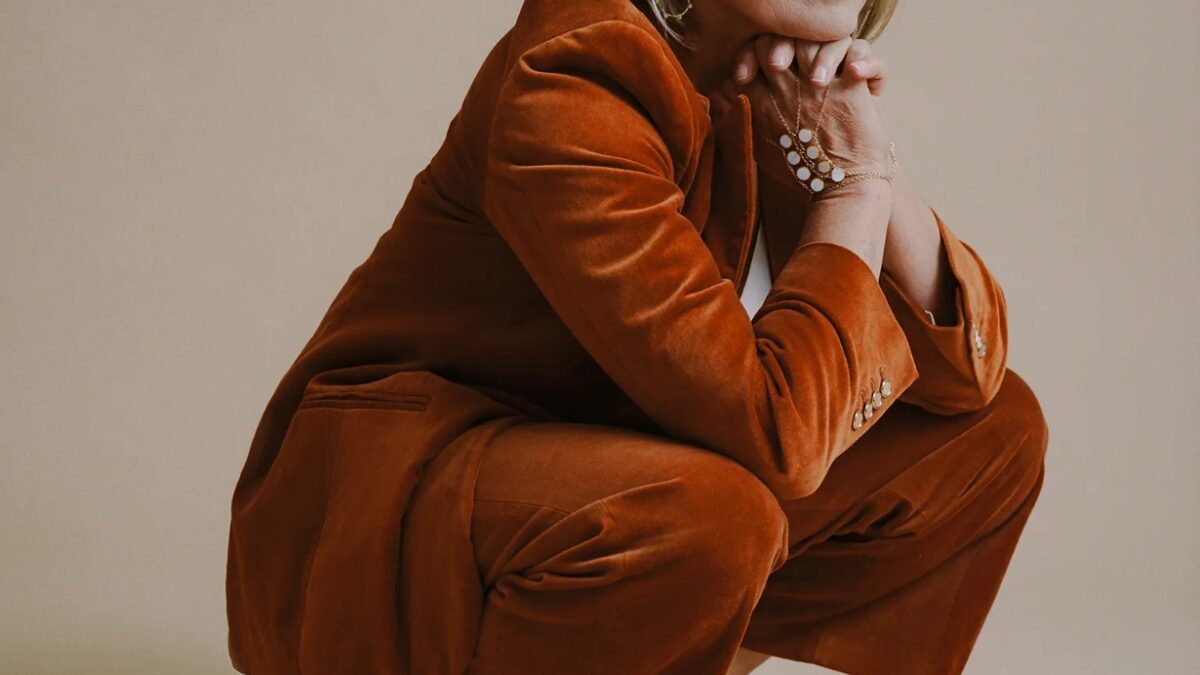 Esther Perel discute a traição emocional com inteligência artificial em São Paulo