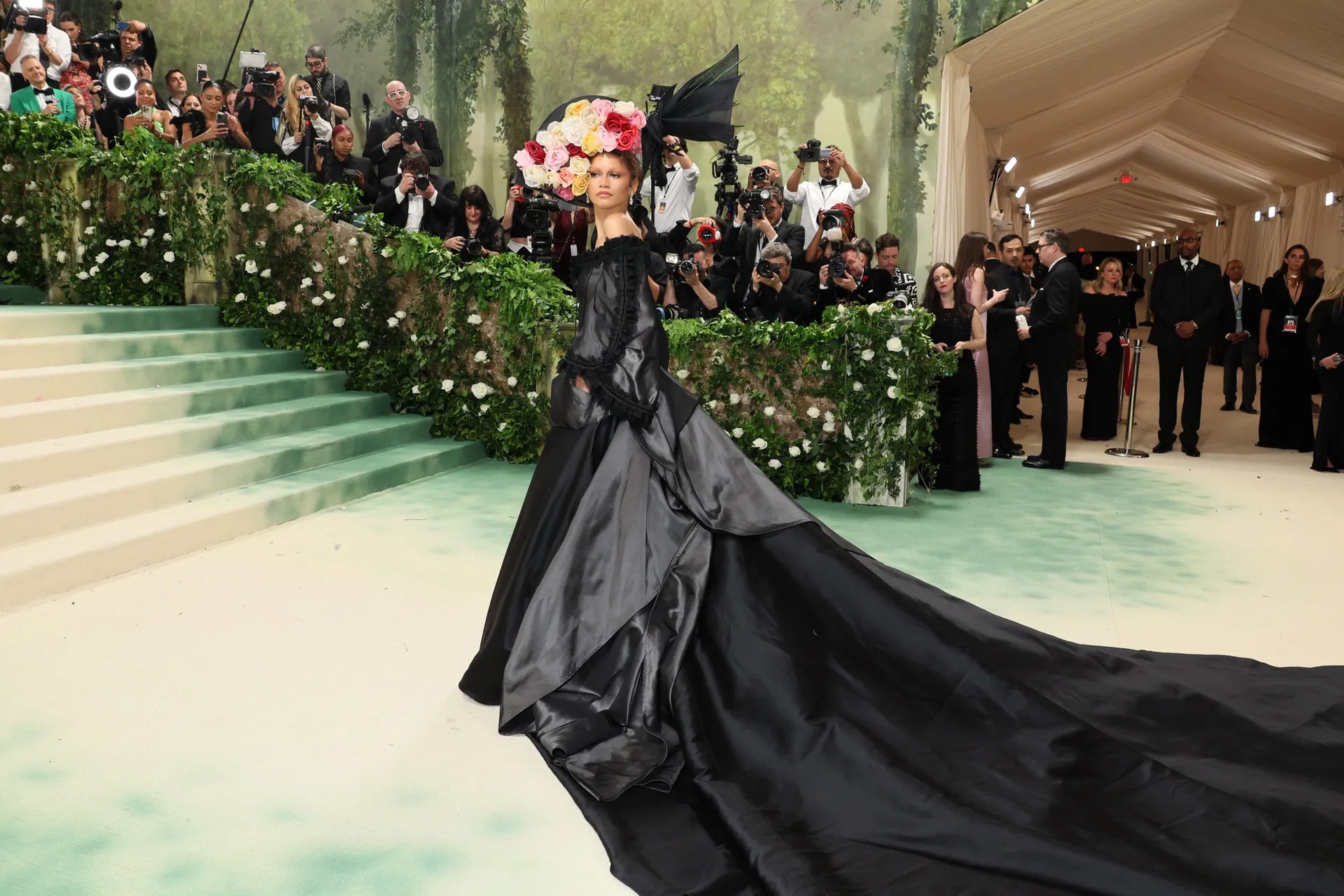 Exposição "John Galliano: Horizontes" no Costume Institute destaca trajetória do estilista