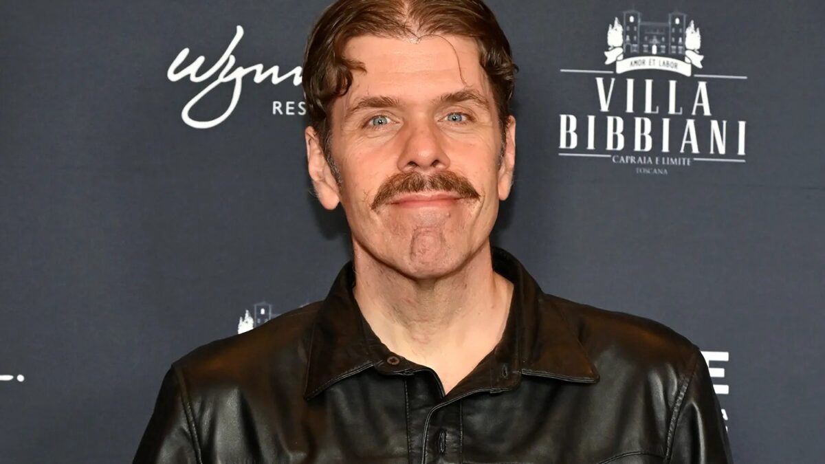 Família de Perez Hilton se pronuncia após internação em live em Miami