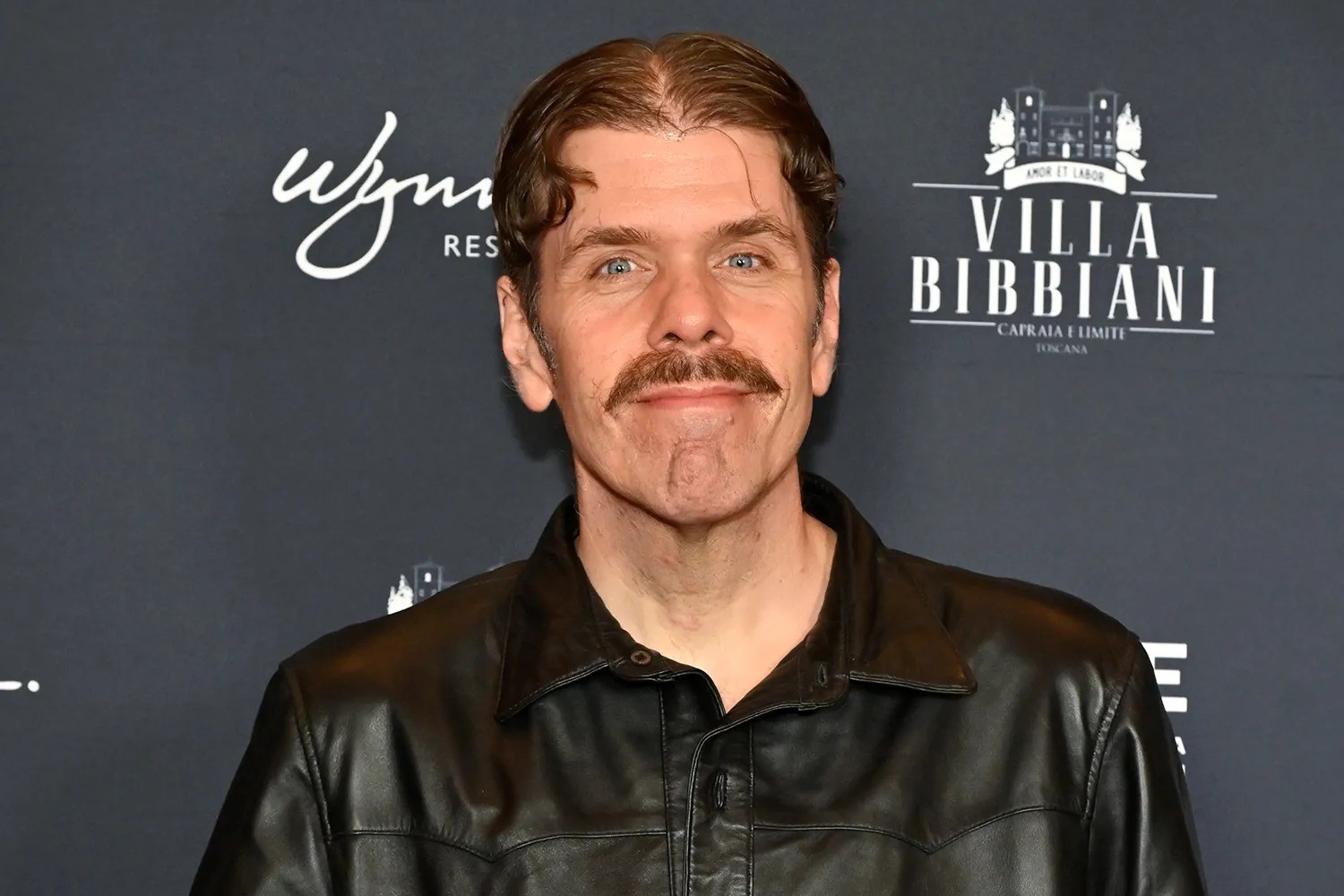 Família de Perez Hilton se pronuncia após internação em live em Miami