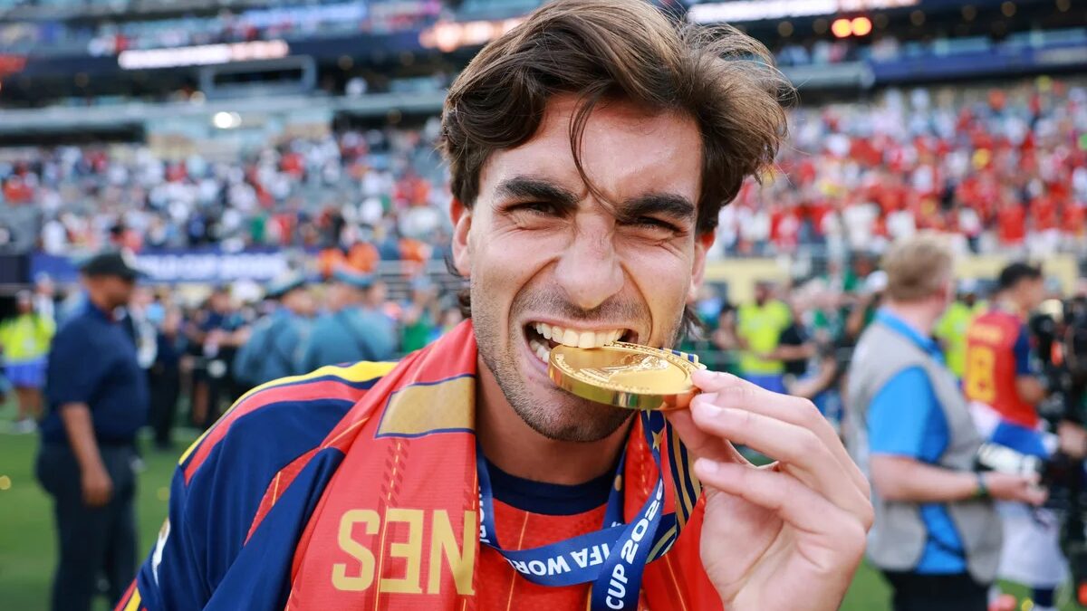 Ferran Torres falta a treino do Barcelona e aguarda transferência para o PSG