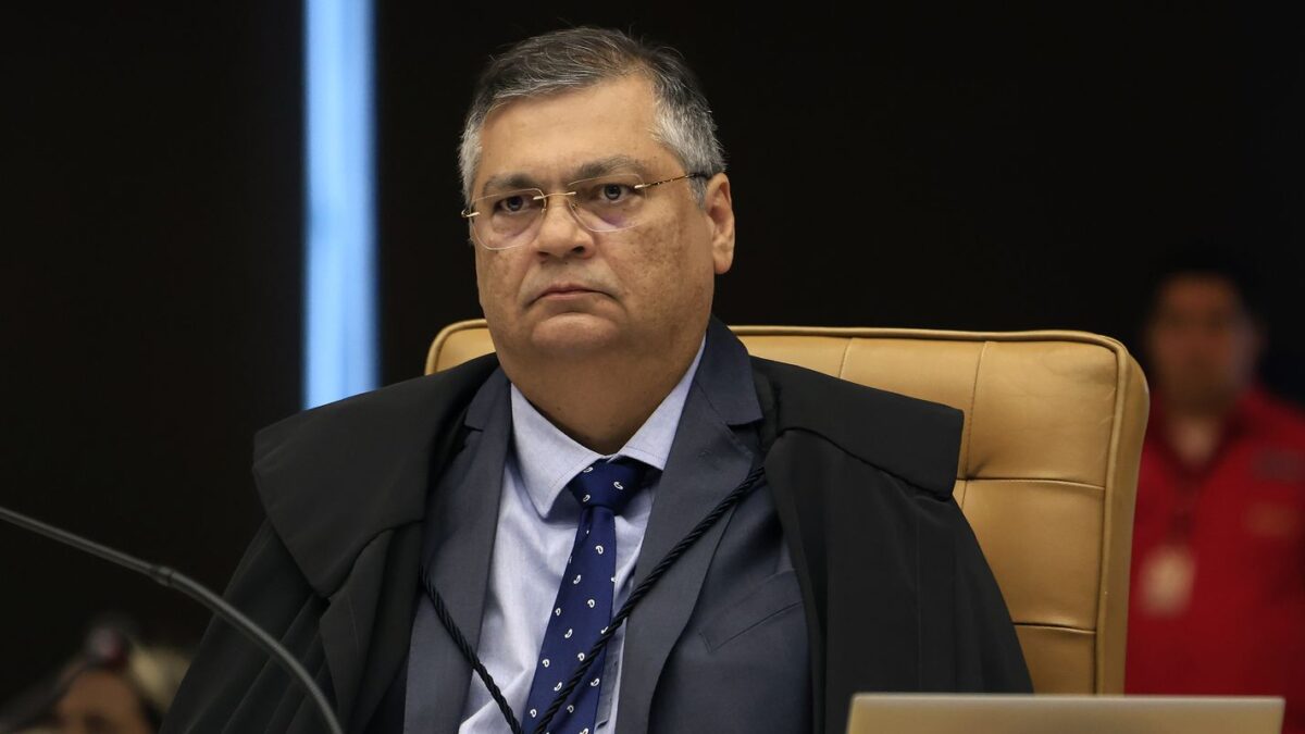 Flávio Dino autoriza inquérito da PF para investigar Lulinha, filho de Lula