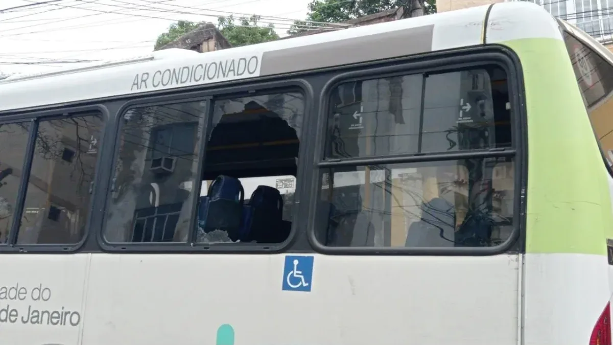 Fonoaudióloga é baleada no pescoço durante tiroteio em ônibus no Rio e está em estado grave