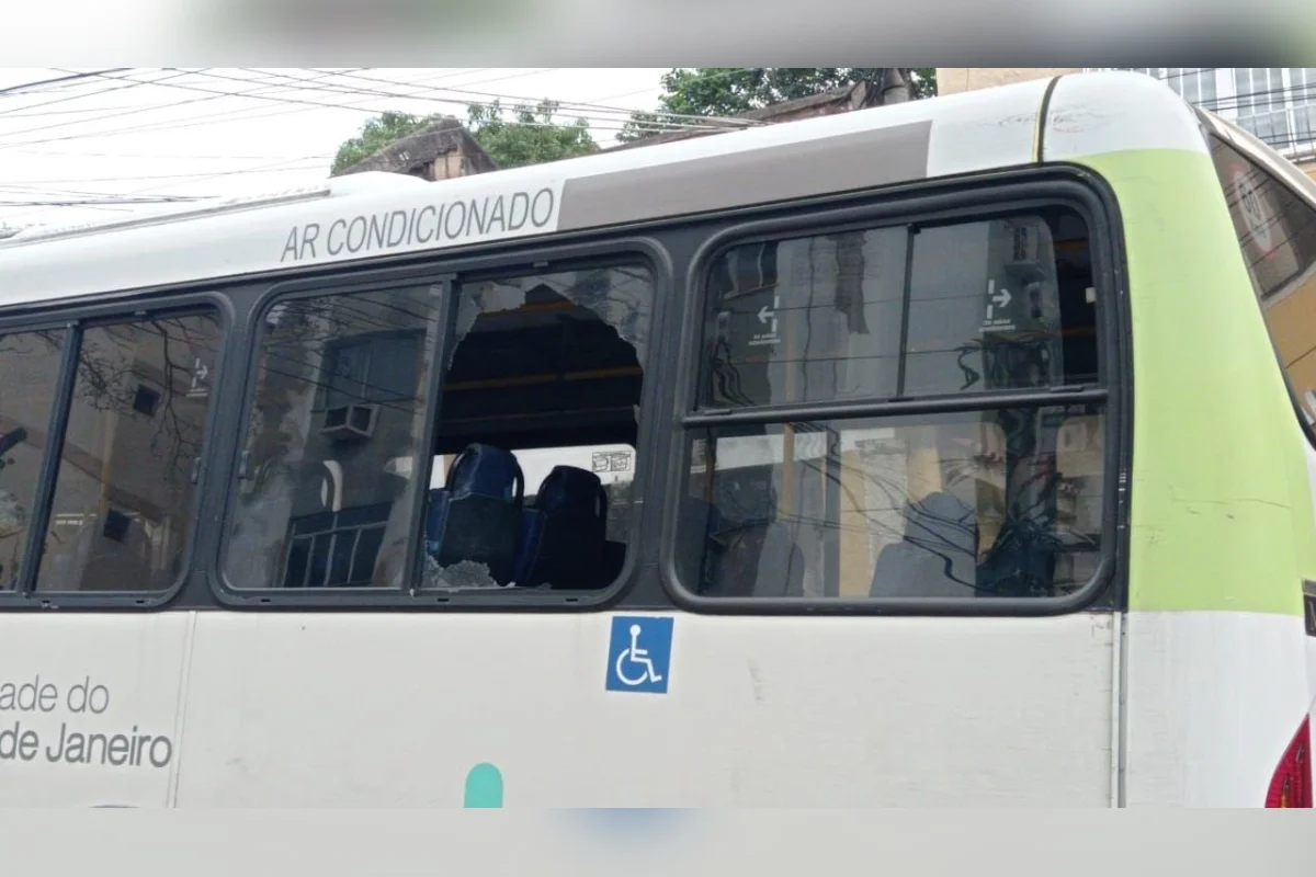 Fonoaudióloga é baleada no pescoço durante tiroteio em ônibus no Rio e está em estado grave
