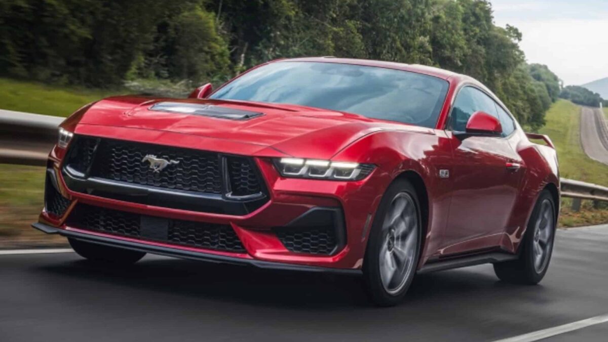 Ford planeja Mustang inédito de quatro portas para atrair novos consumidores