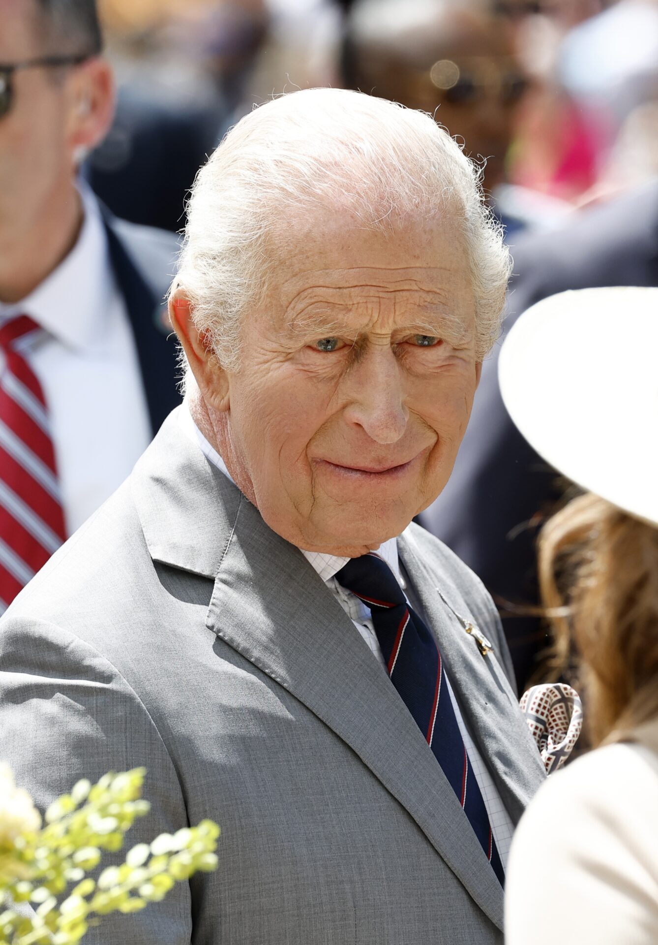 Funcionário da rádio foge após anúncio falso sobre morte do Rei Charles III
