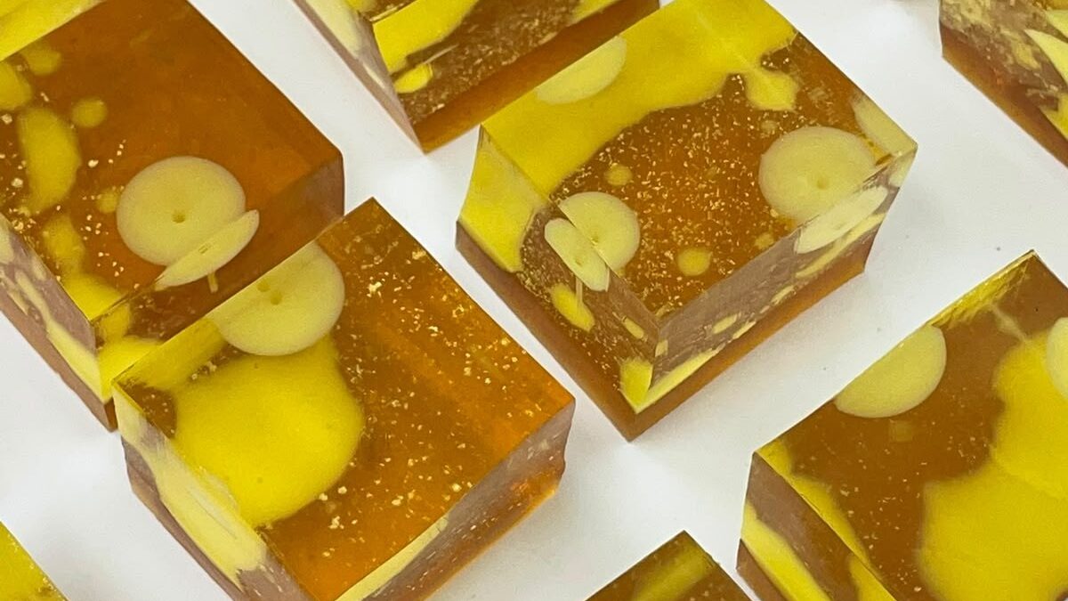 Gelatina alcoólica transforma coquetéis clássicos em experiências sólidas e lúdicas