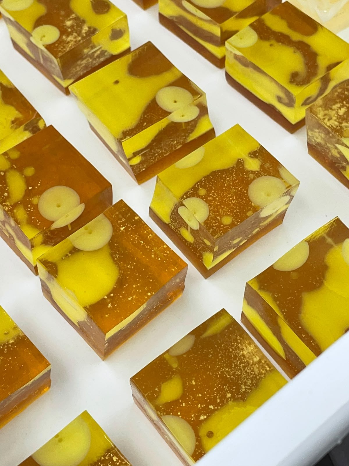 Gelatina alcoólica transforma coquetéis clássicos em experiências sólidas e lúdicas