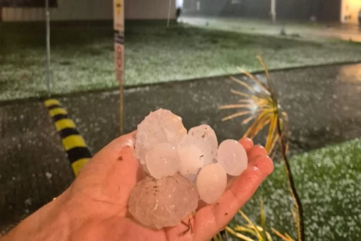 Granizo danifica 700 casas em Florianópolis e prefeitura inicia cadastro de danos