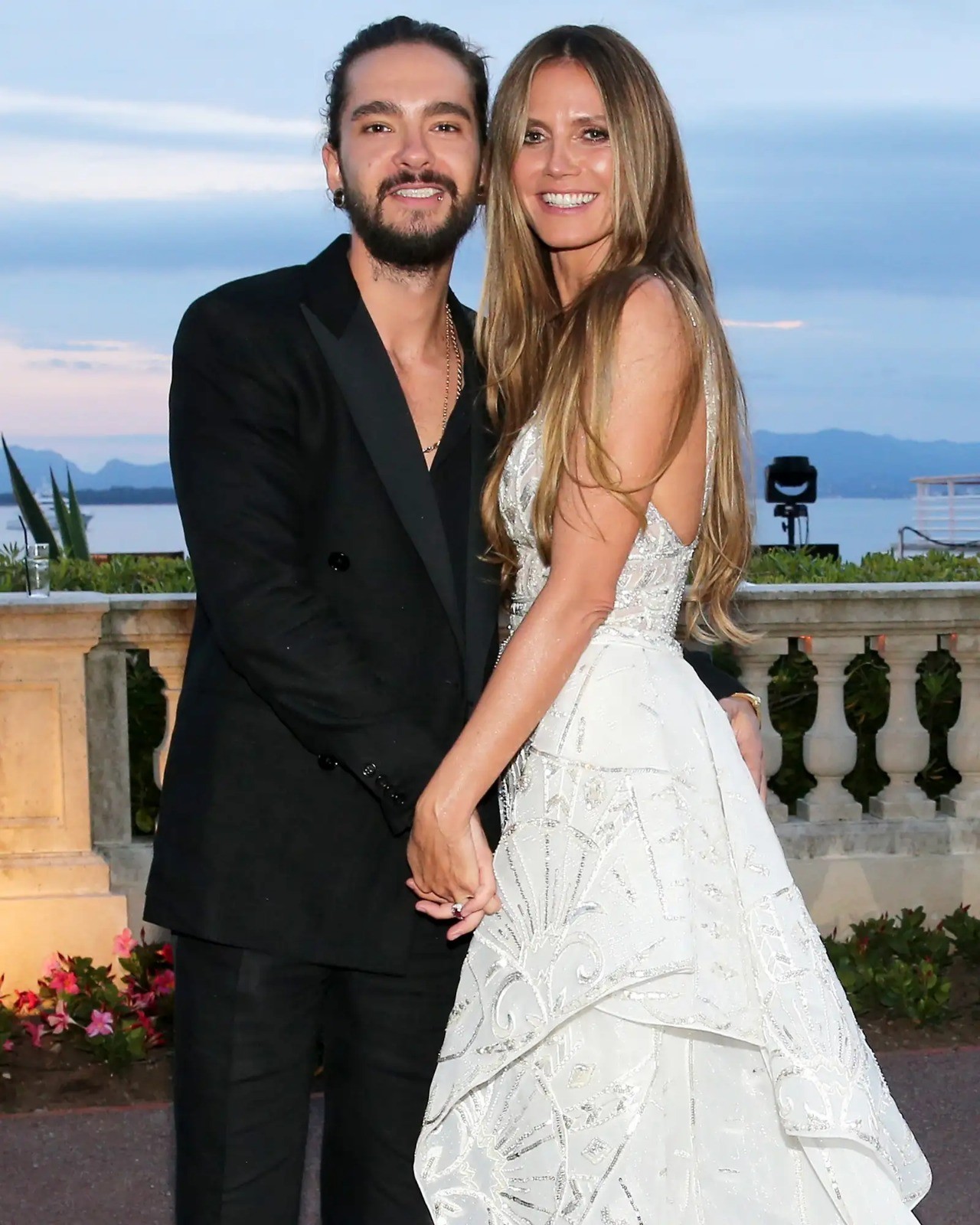 Heidi Klum comemora sete anos de casamento com Tom Kaulitz e compartilha vídeo emocionante da cerimônia.
