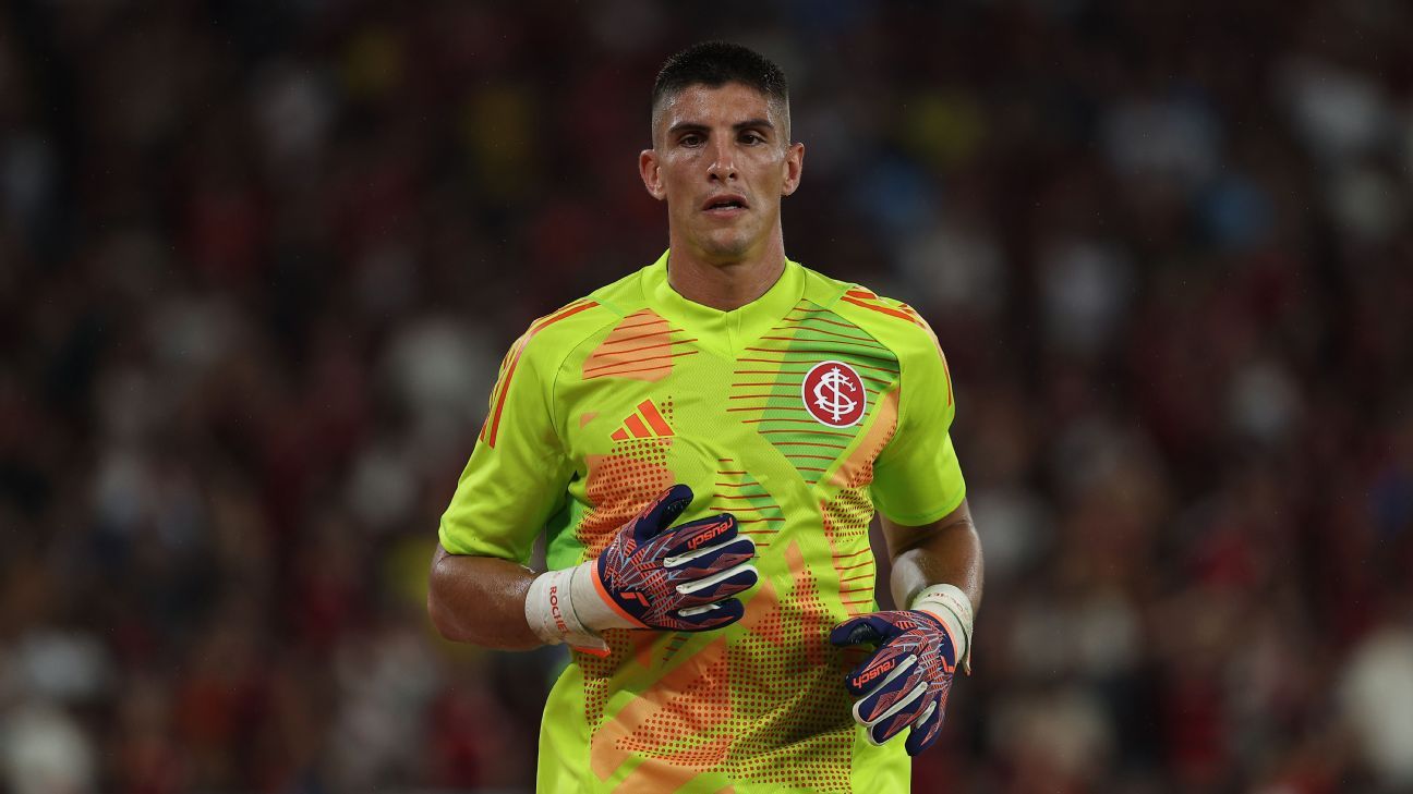 Internacional confirma cirurgia de goleiro Rochet por lombalgia nesta terça-feira