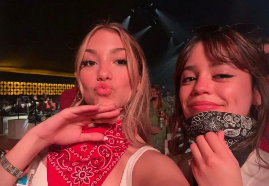 Irmã de Jenna Ortega defende atriz e pede respeito após especulações sobre saúde