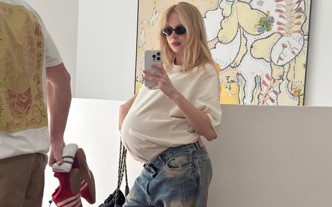 Isa Scherer compartilha truque de estilo para usar calça jeans na gravidez