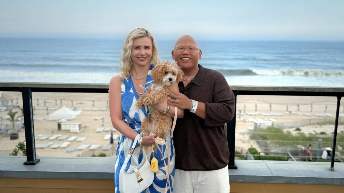 Jacob Batalon, o Ned de 'Homem-Aranha', usa rastreador de localização com a esposa